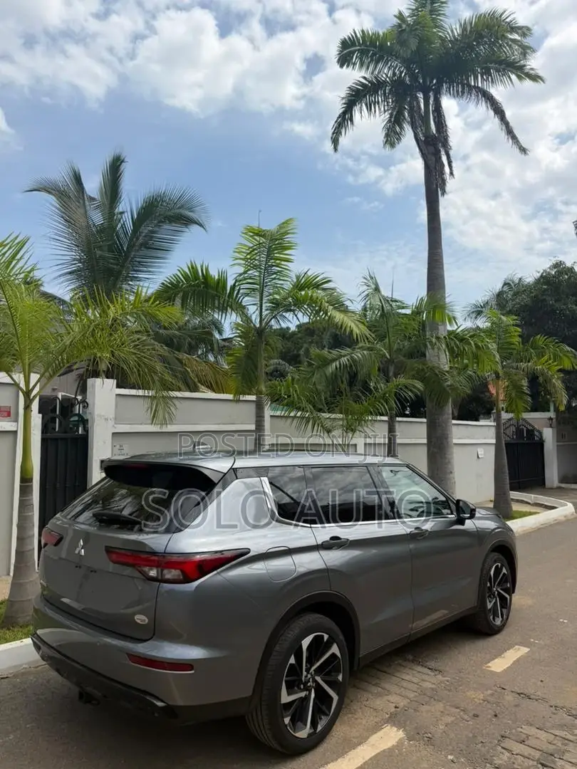 Mitsubishi Outlander SE 2022 Gray