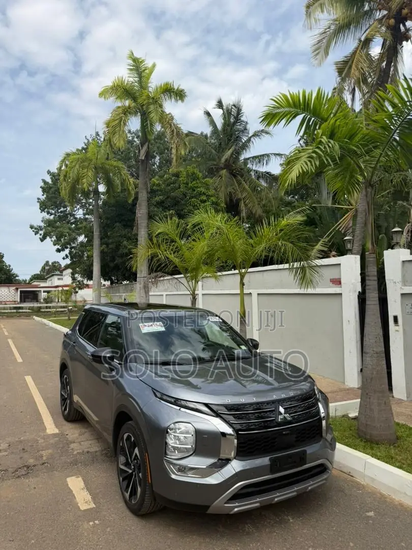 Mitsubishi Outlander SE 2022 Gray