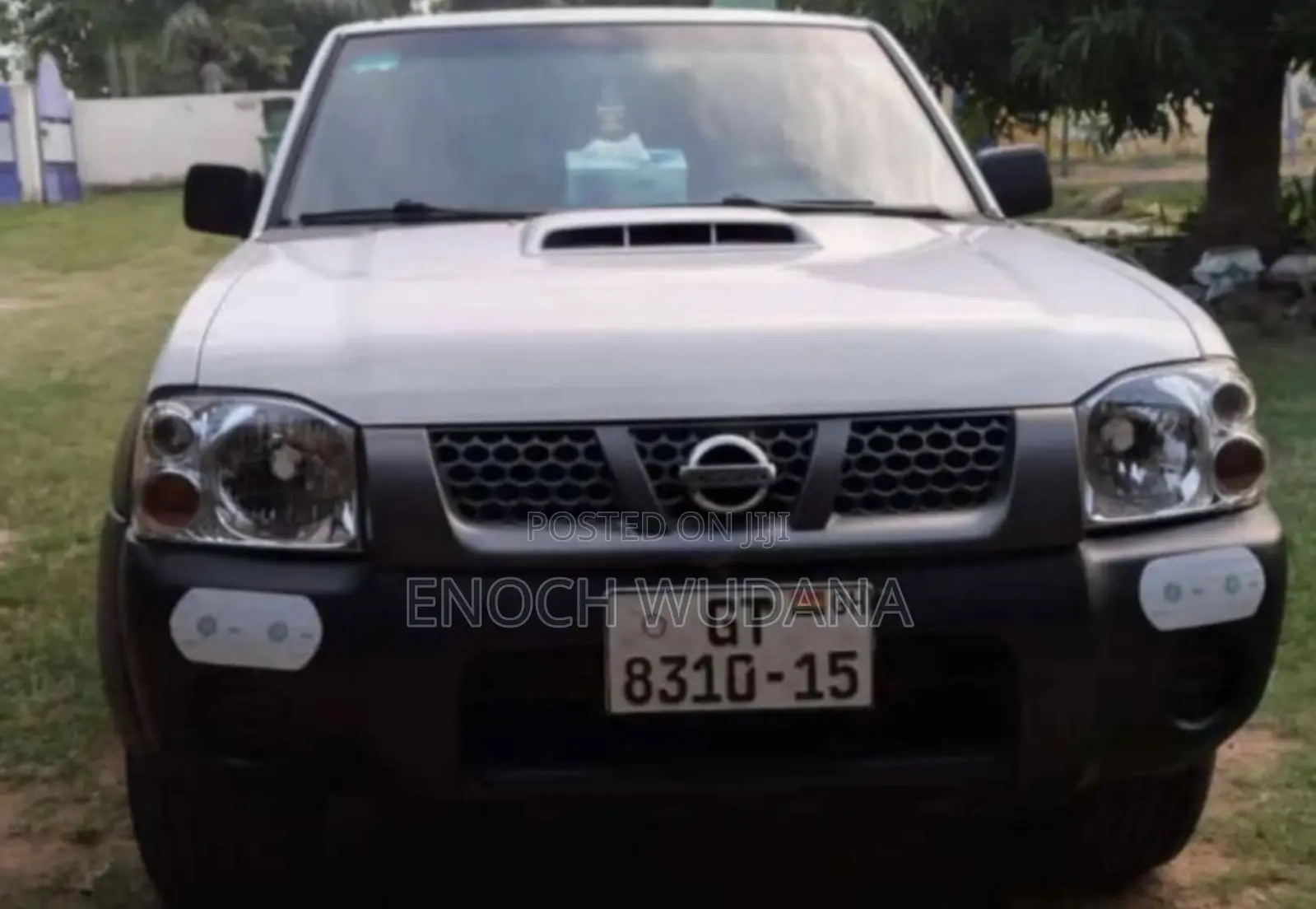 Nissan Hardbody 2010 White