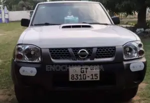 Nissan Hardbody 2010 White