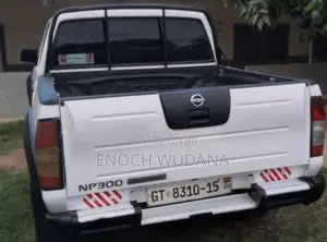 Nissan Hardbody 2010 White