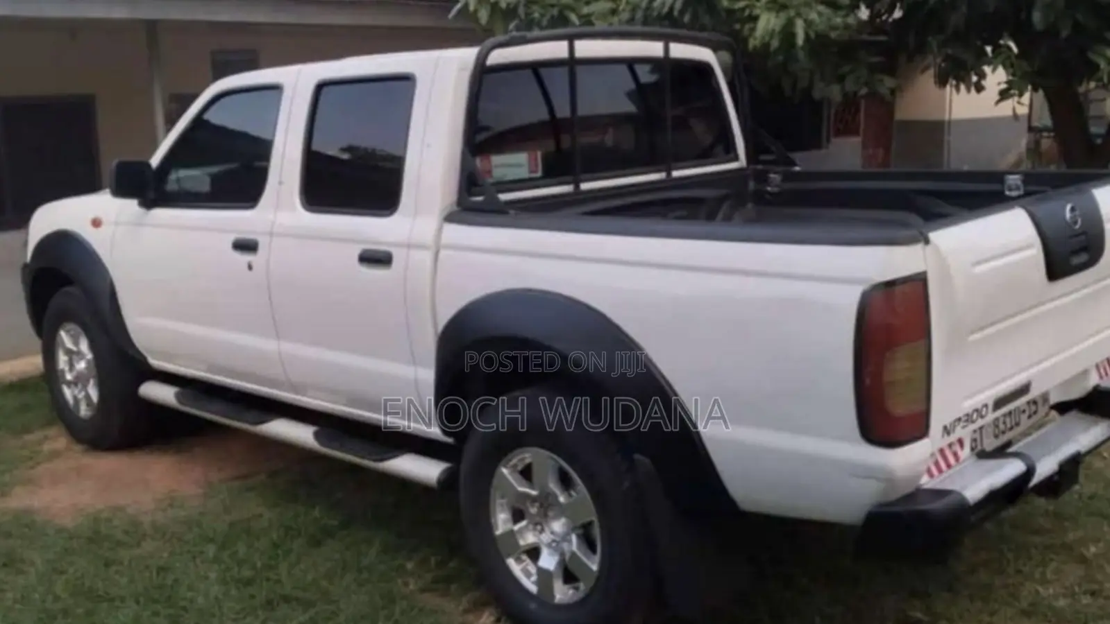 Nissan Hardbody 2010 White