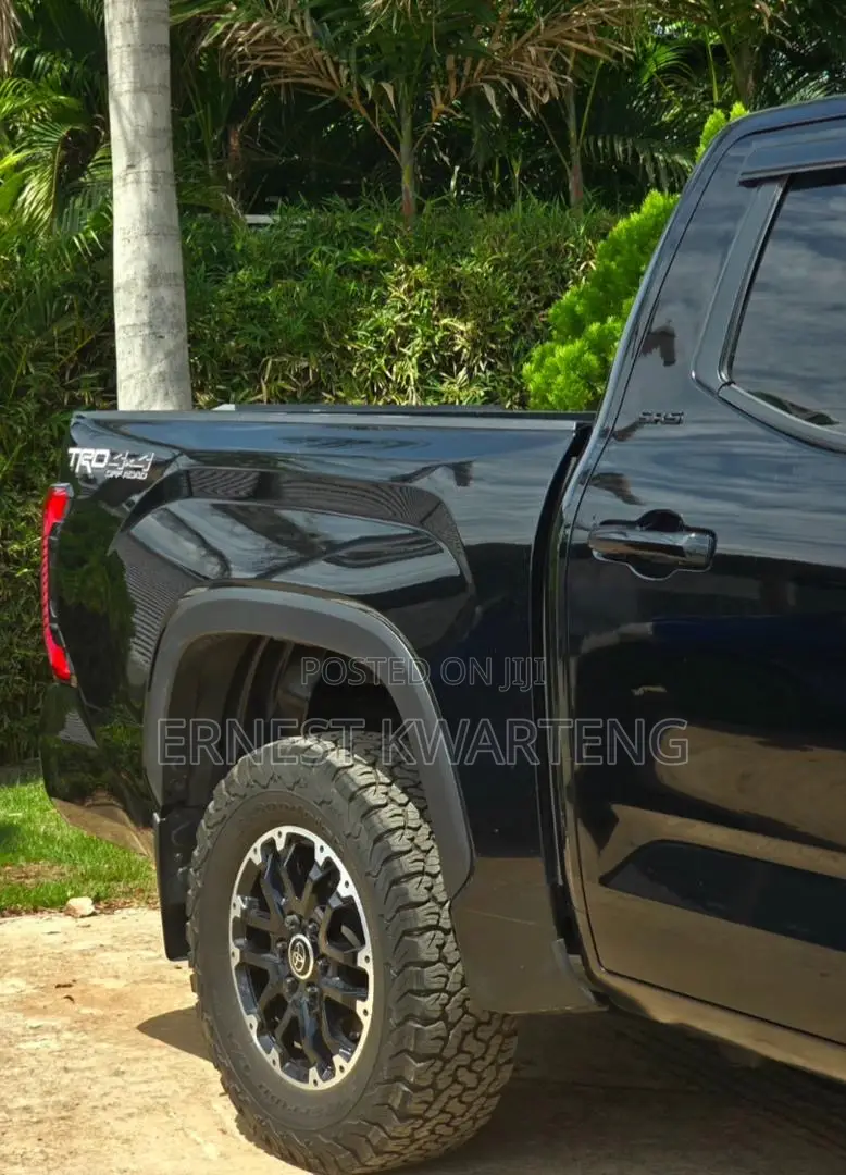Toyota Tundra 2024 Black