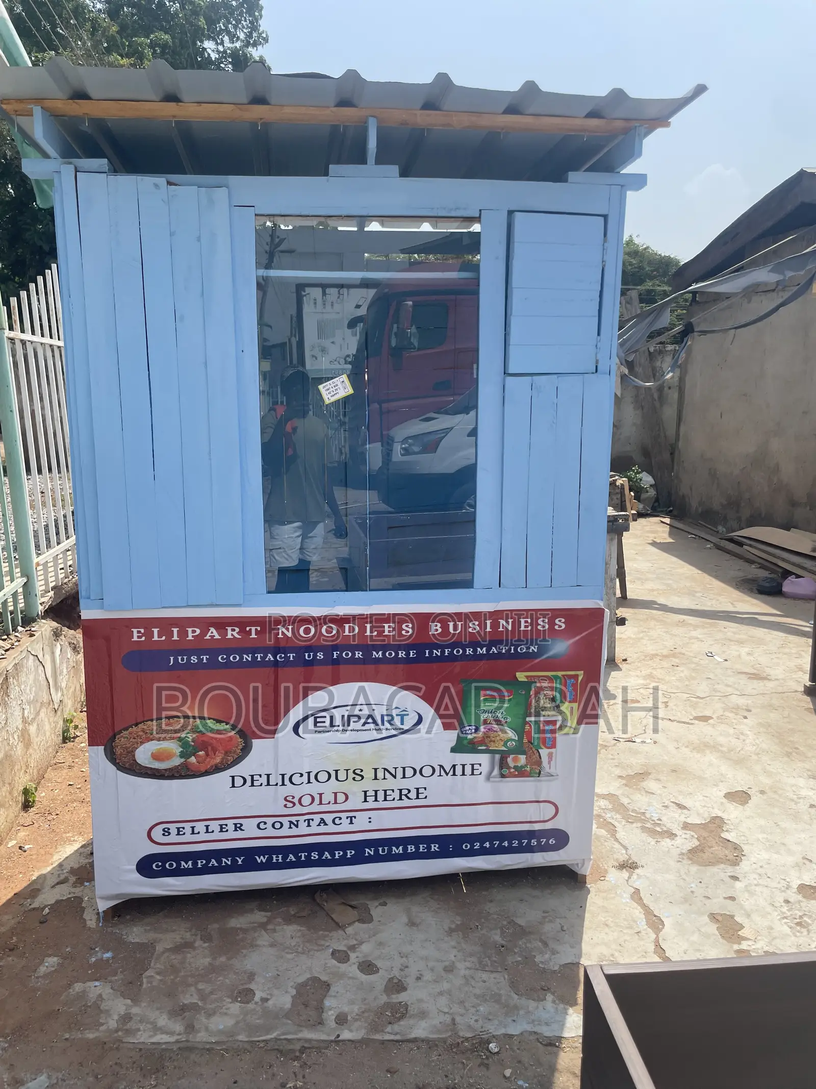 Wooden Commercial Kiosk / Food Joint Container With Glass Window⁠ Good