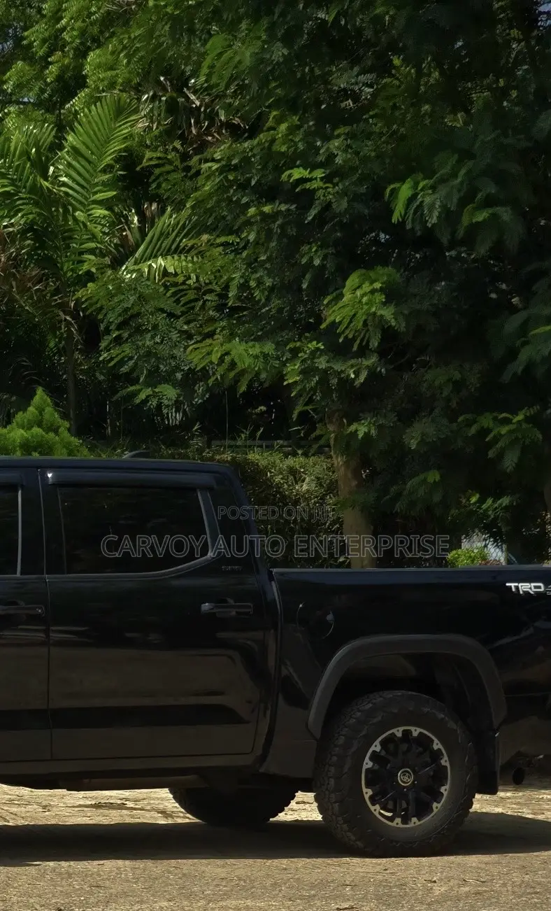 Toyota Tundra SR Double Cab 6.5' Bed 2024 Black