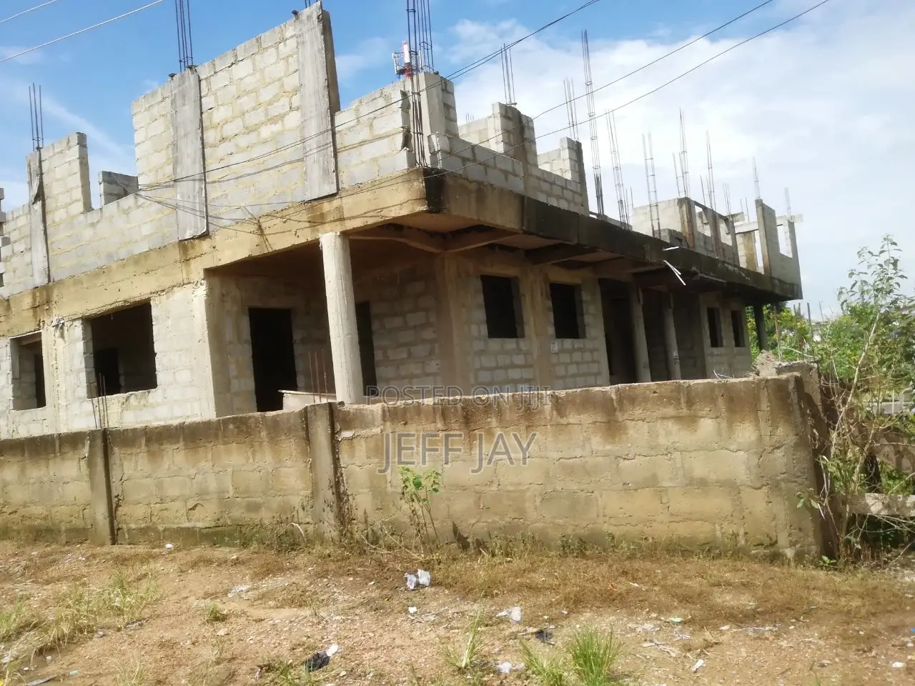 8bdrm Apartment in Kasoa for sale