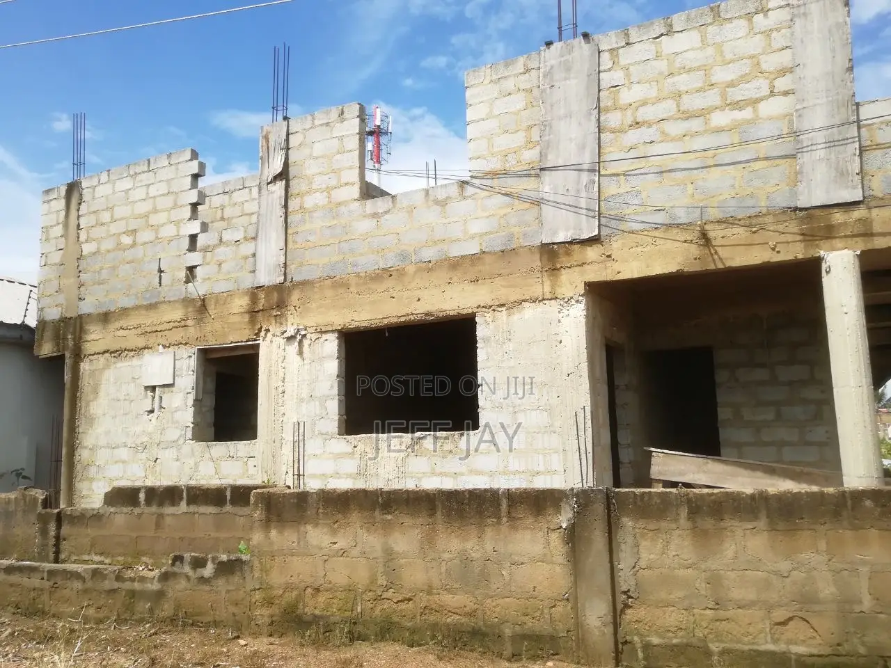 8bdrm Apartment in Kasoa for sale