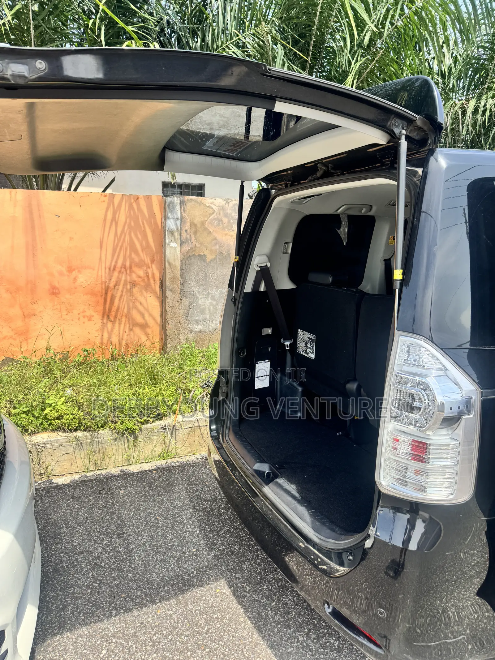 Toyota Voxy 2013 Black