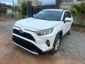 Toyota RAV4 2021 White