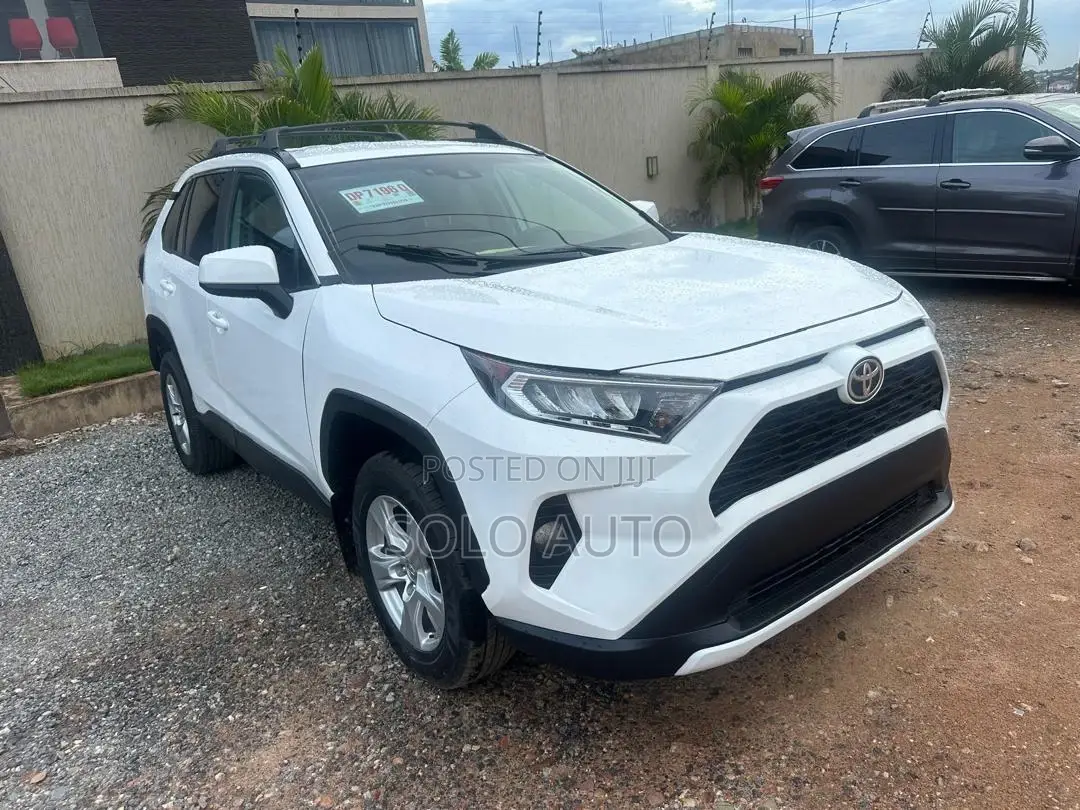 Toyota RAV4 2021 White