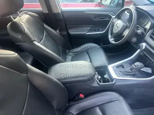 Toyota RAV4 2021 White