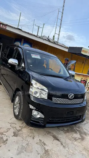 Toyota Voxy 2013 Black