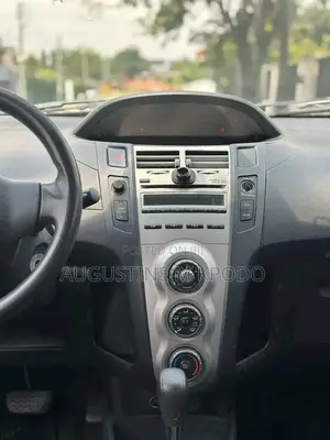 Toyota Yaris Base Hatchback 3dr 2010 Silver