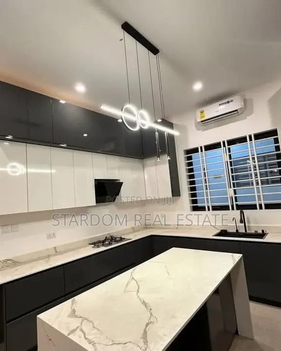 4bdrm Duplex in Sakumono for sale