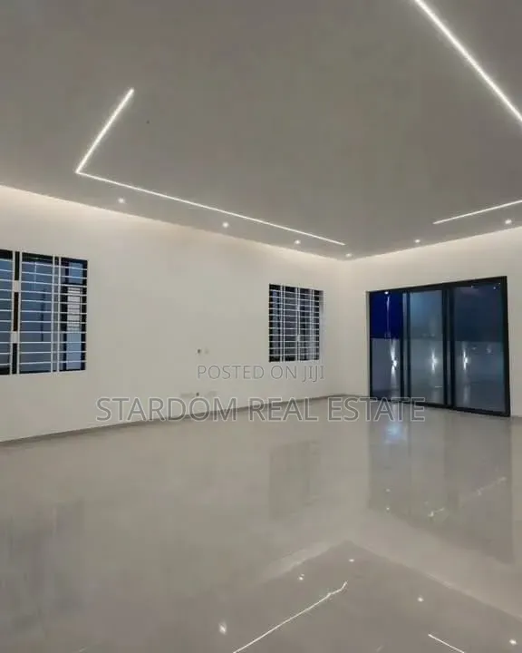 4bdrm Duplex in Sakumono for sale