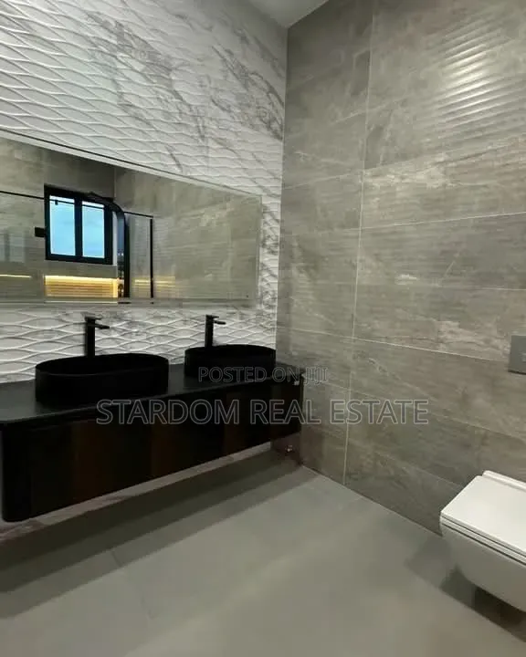 4bdrm Duplex in Sakumono for sale