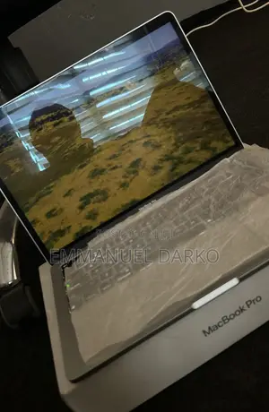 Laptop Apple MacBook Pro 2022 M2 8GB Apple M2 SSD 512GB
