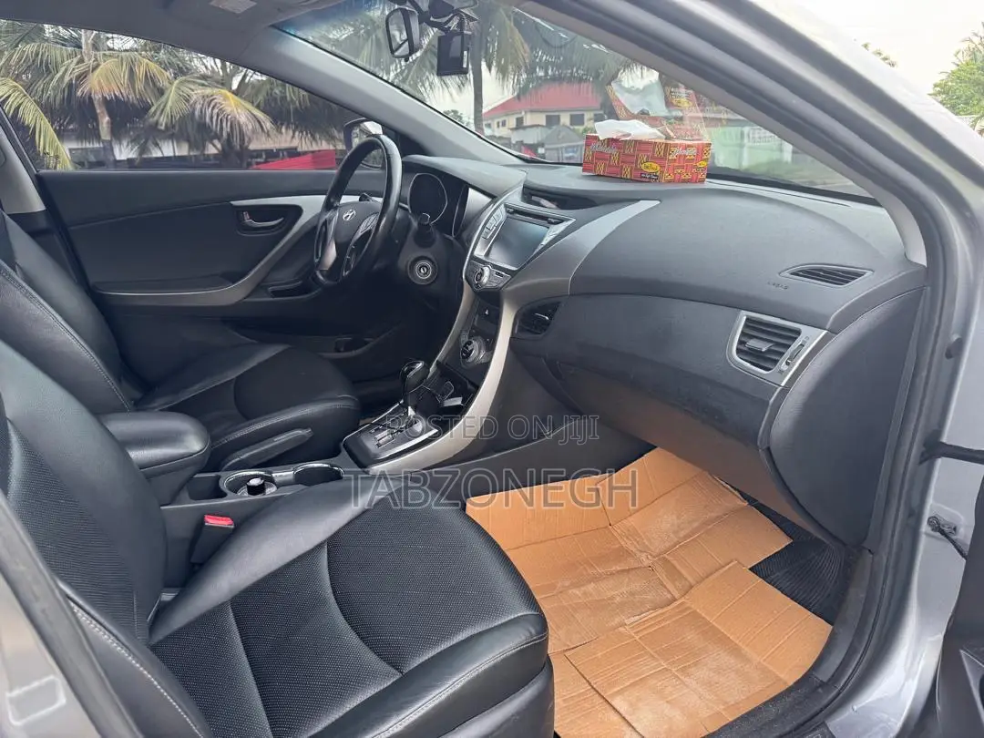Hyundai Elantra SE 4dr Sedan (1.8L 4cyl 6M) 2014 Silver