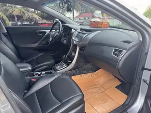 Hyundai Elantra SE 4dr Sedan (1.8L 4cyl 6M) 2014 Silver