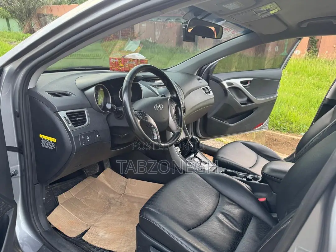 Hyundai Elantra SE 4dr Sedan (1.8L 4cyl 6M) 2014 Silver