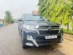 ​Premium Toyota V8 for Rent | Perfect for Vips Corporate Events