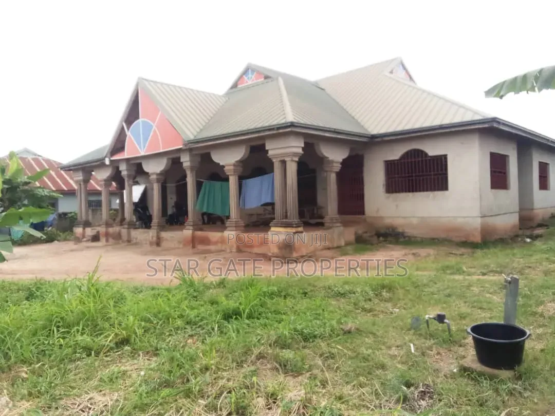 6bdrm House in Owhim Amanfrom, Kumasi Metropolitan for sale
