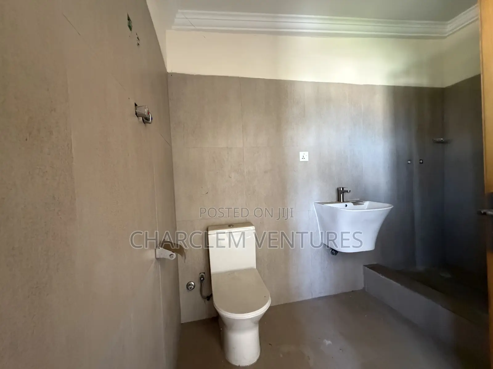 5bdrm House in Charclem Ventures, Osu for sale