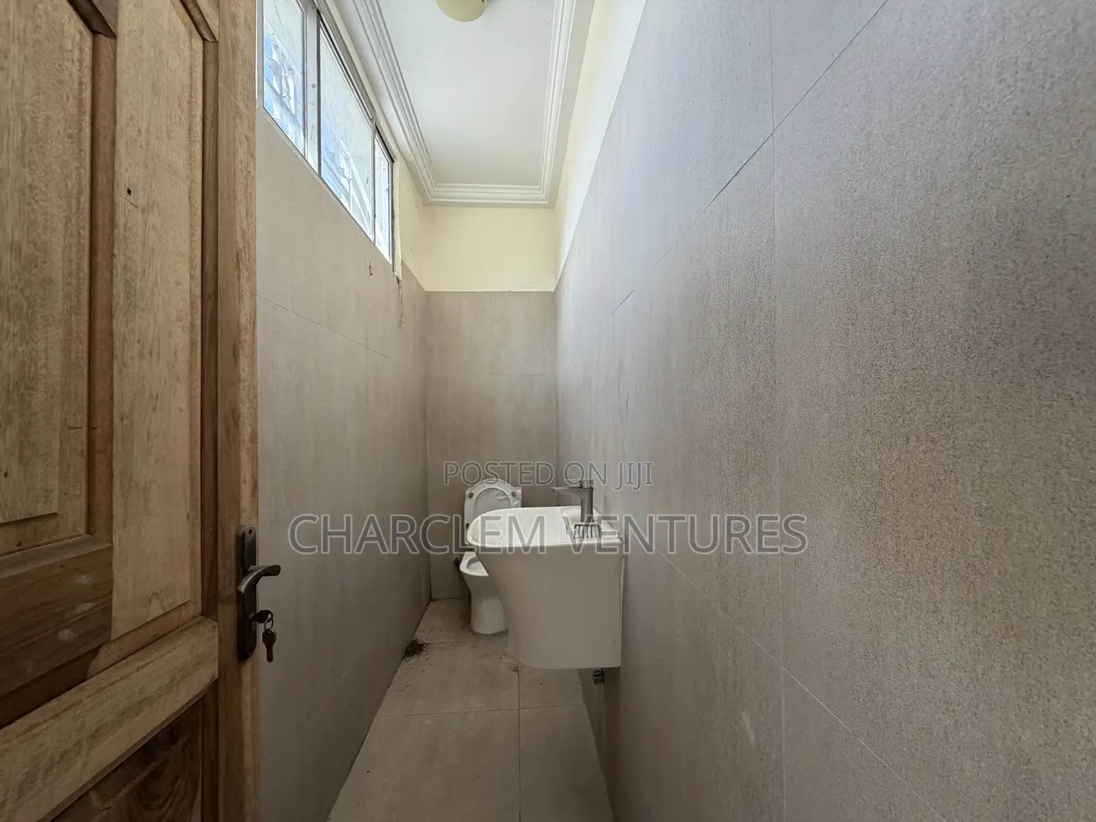 5bdrm House in Charclem Ventures, Osu for sale