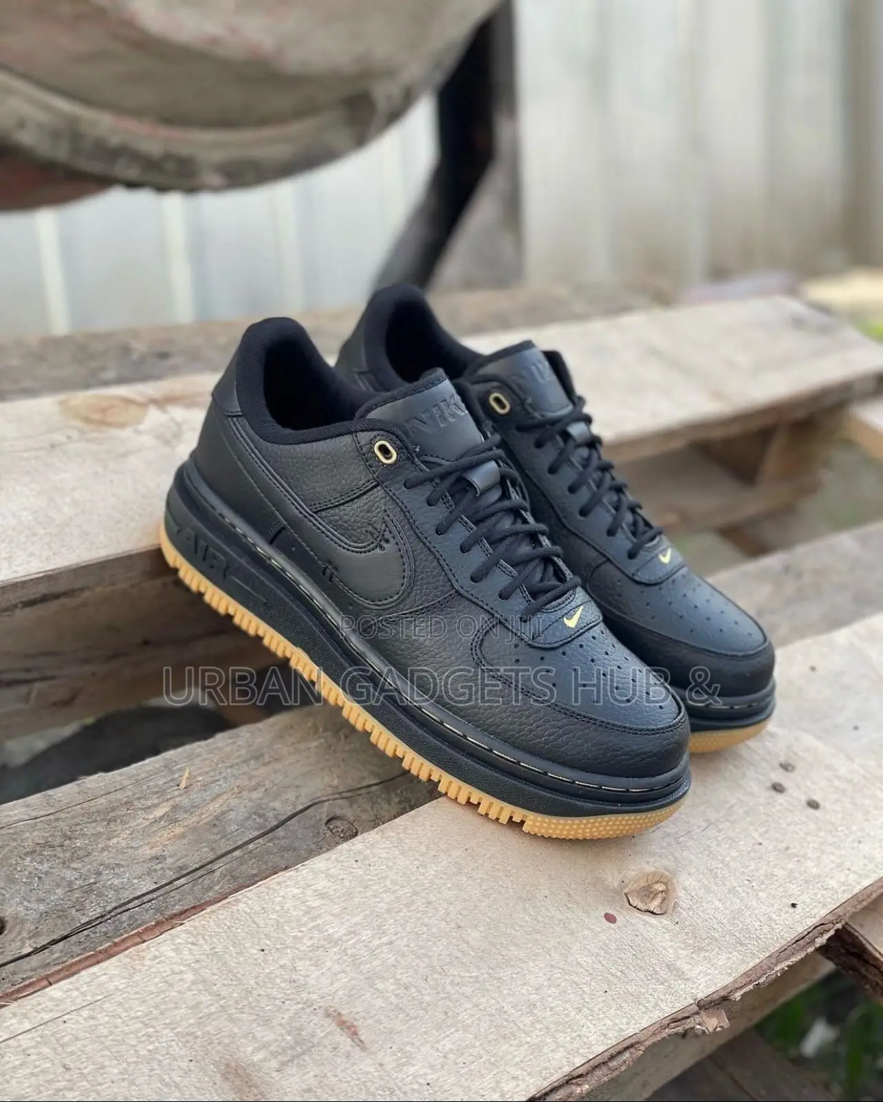 Nike Air Force 1 Luxe