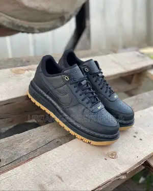Nike Air Force 1 Luxe