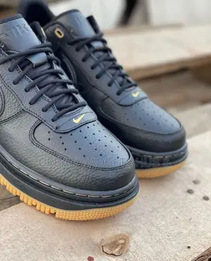 Nike Air Force 1 Luxe