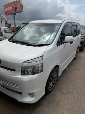 Toyota Voxy 2011 White