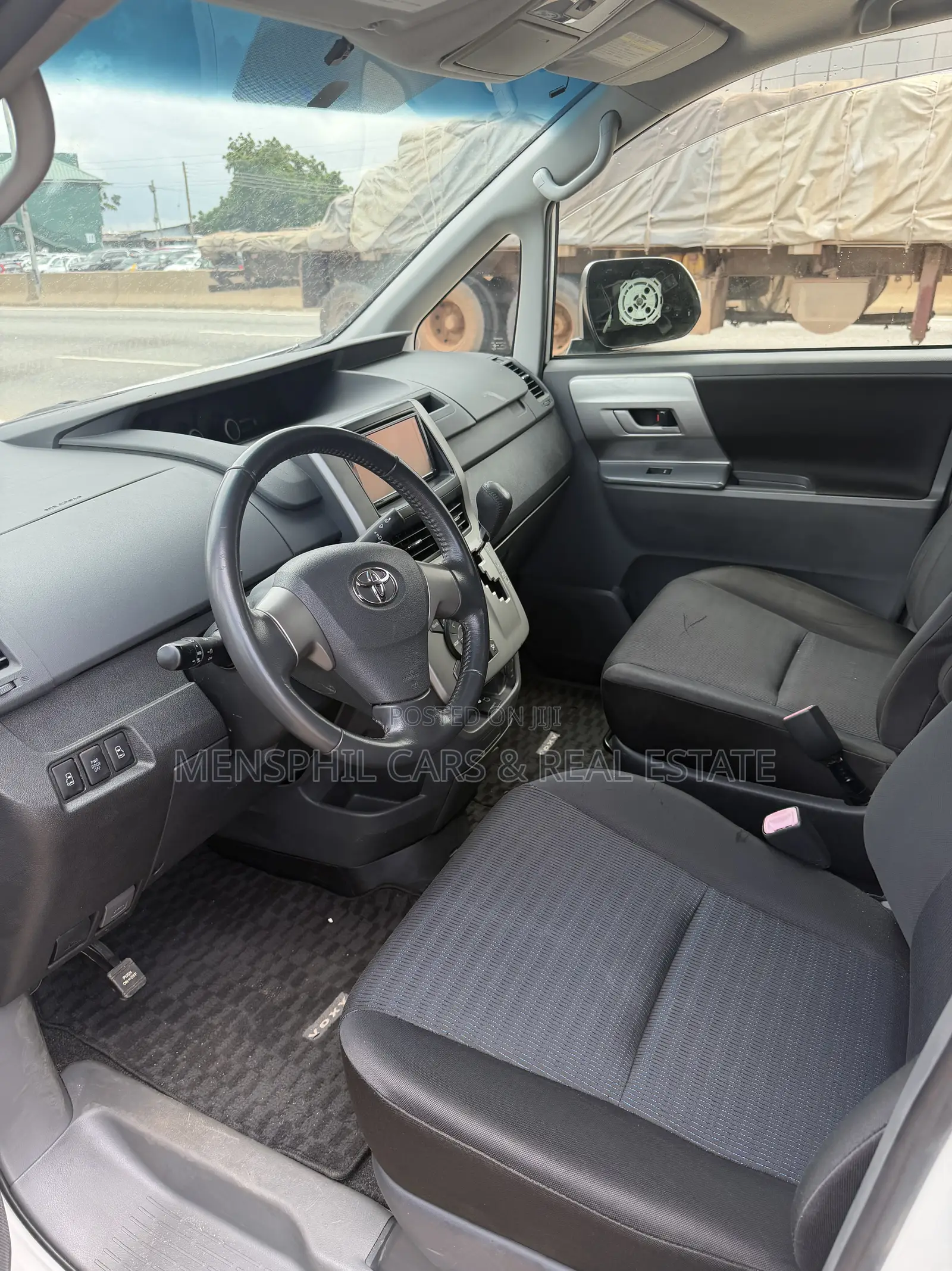 Toyota Voxy 2011 White