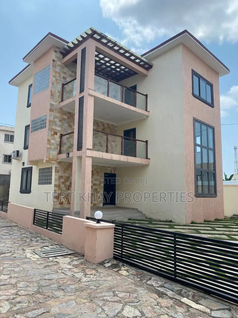 4bdrm House in Achimota, Mile 7 for sale