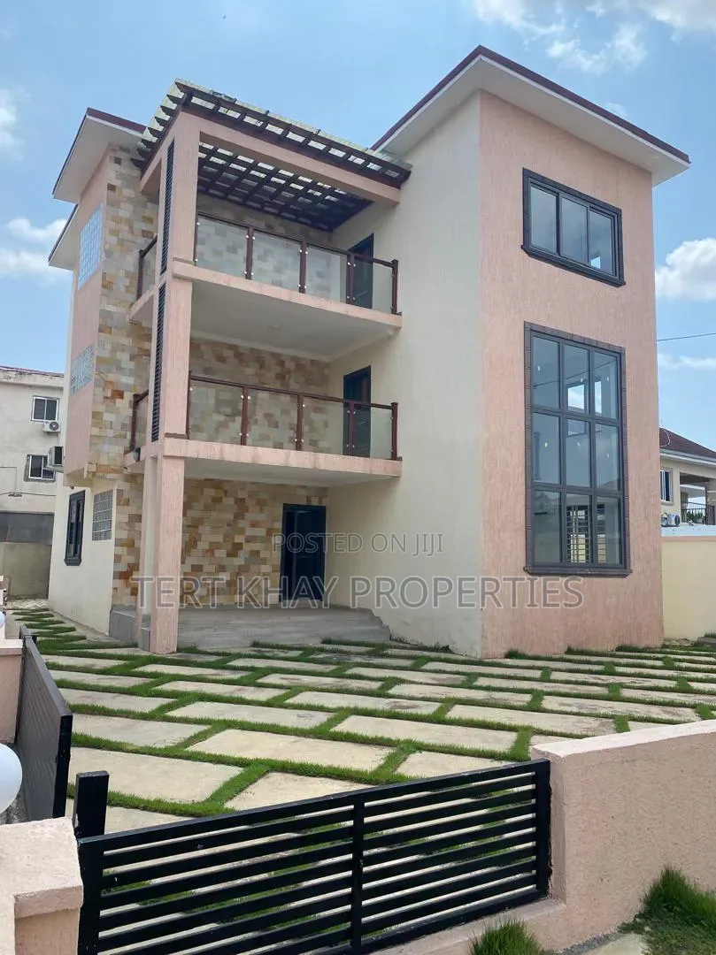 4bdrm House in Achimota, Mile 7 for sale