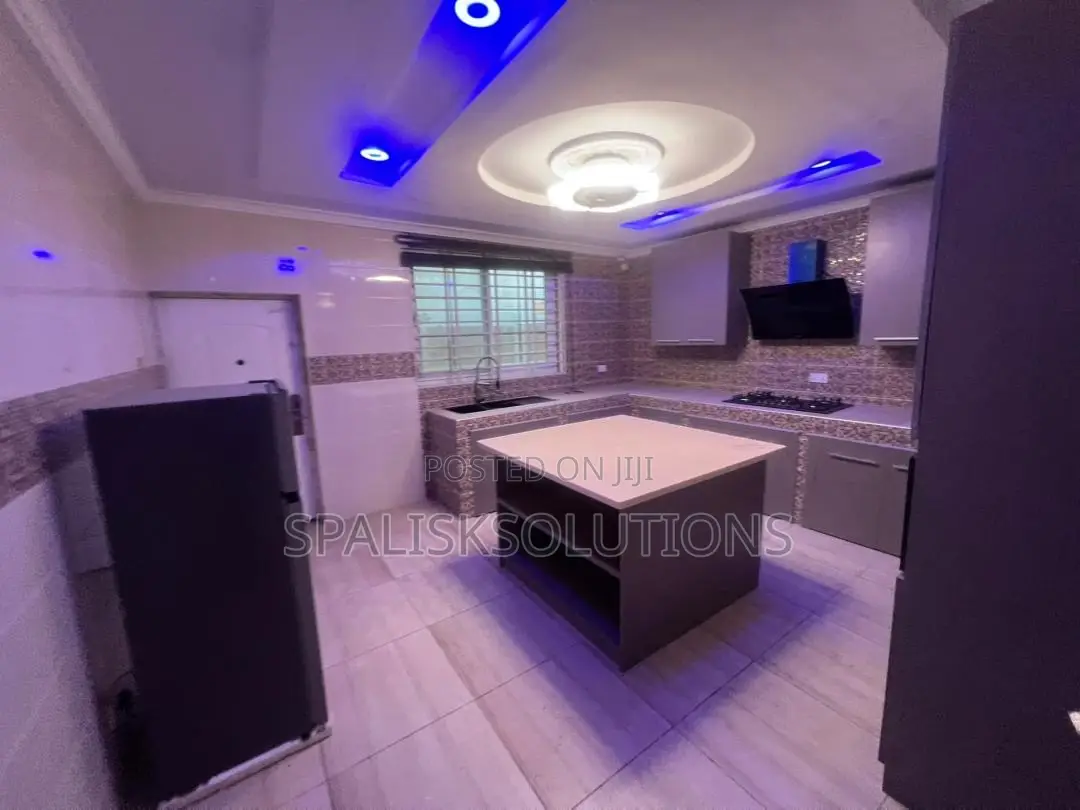 Furnished 8bdrm House in Kasoa for sale