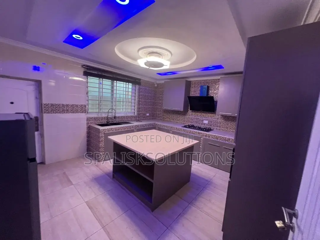 Furnished 8bdrm House in Kasoa for sale