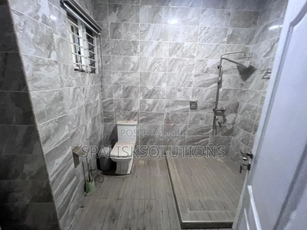 Furnished 8bdrm House in Kasoa for sale