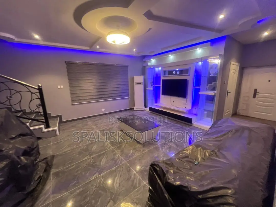 Furnished 8bdrm House in Kasoa for sale
