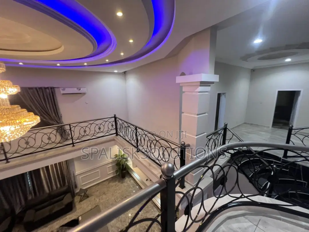 Furnished 8bdrm House in Kasoa for sale
