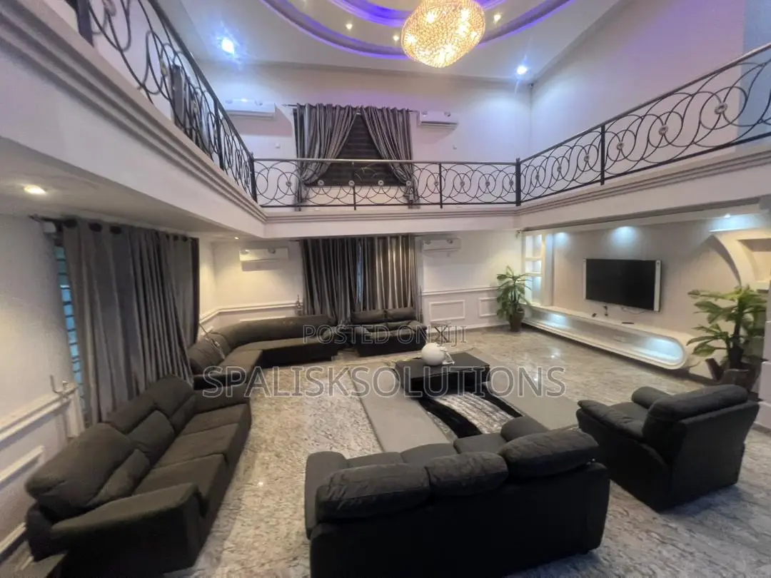 Furnished 8bdrm House in Kasoa for sale