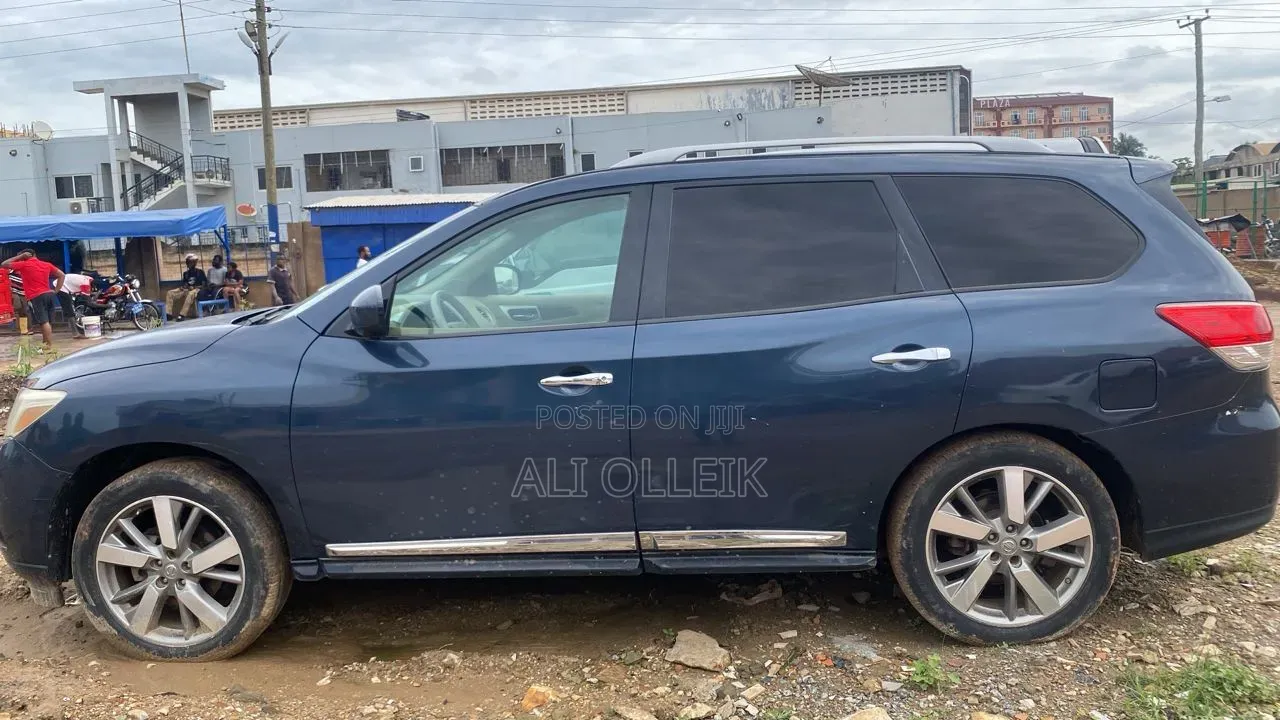 Nissan Pathfinder 2015 Blue