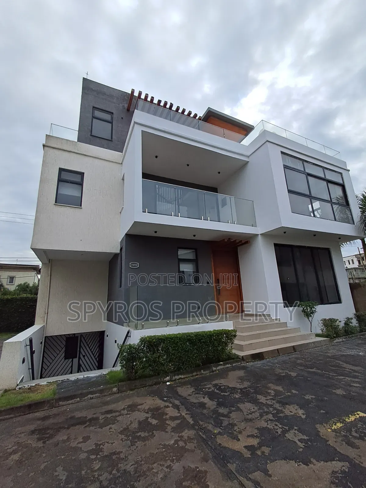 4bdrm Townhouse / Terrace in 15 Burma Enclave for rent