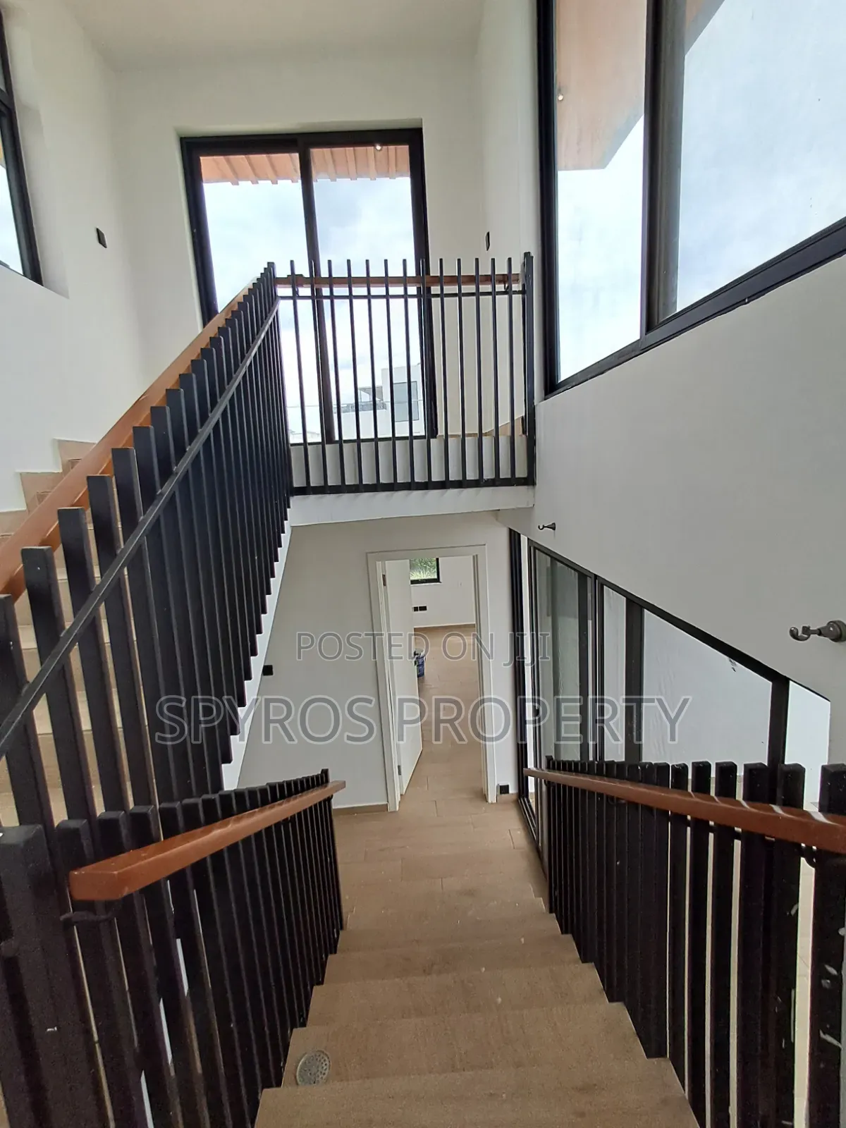4bdrm Townhouse / Terrace in 15 Burma Enclave for rent