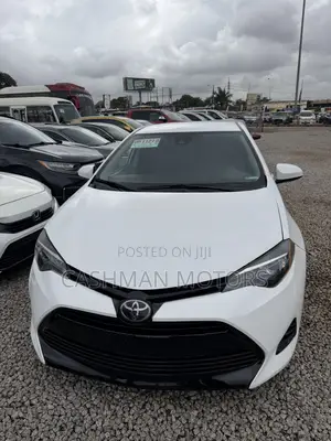 Toyota Corolla LE (1.8L 4cyl 2A) 2018 White