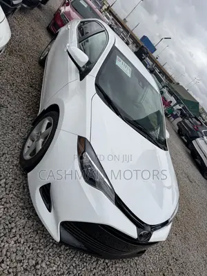Toyota Corolla LE (1.8L 4cyl 2A) 2018 White