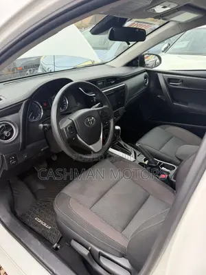 Toyota Corolla LE (1.8L 4cyl 2A) 2018 White