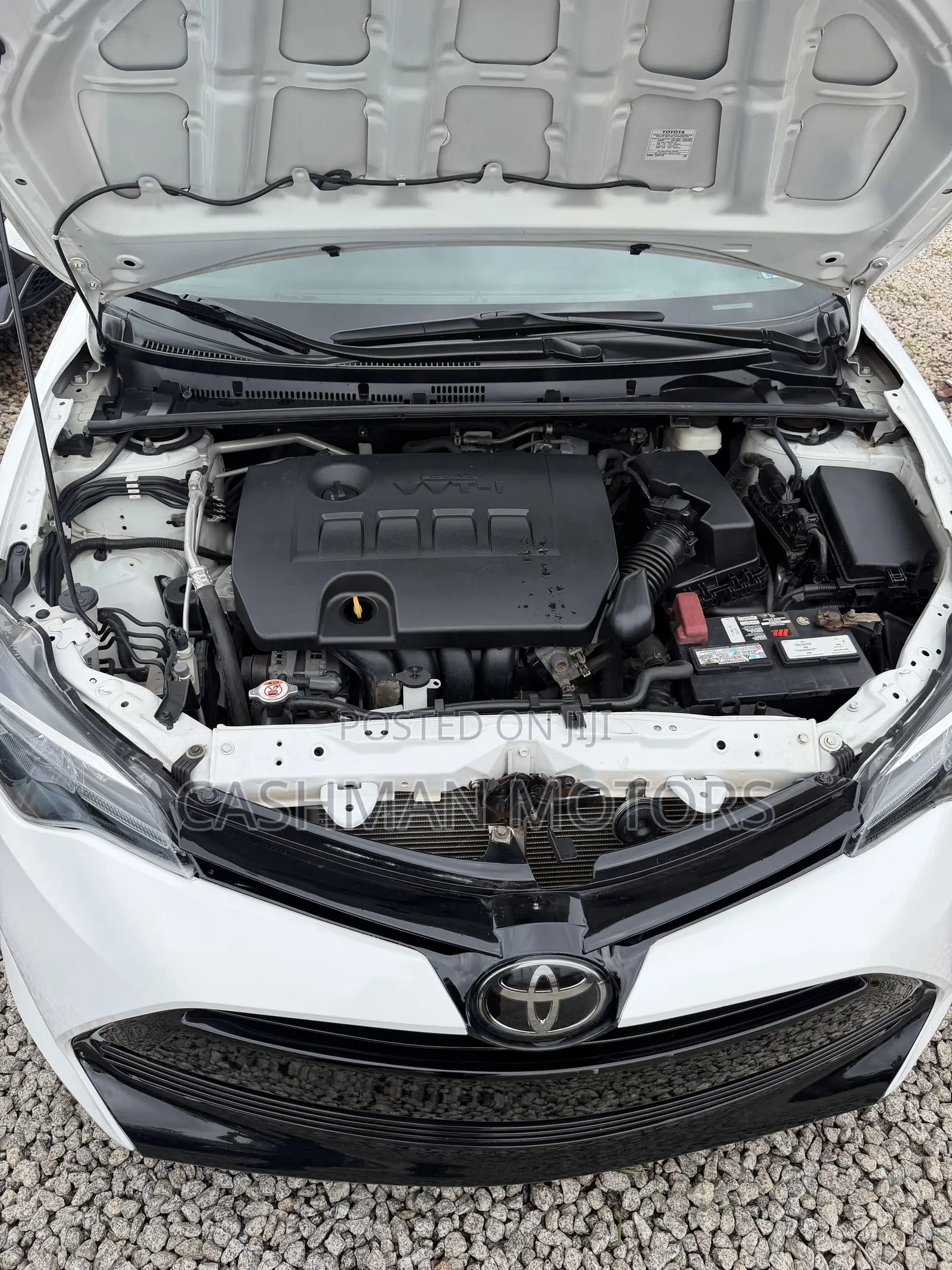 Toyota Corolla LE (1.8L 4cyl 2A) 2018 White