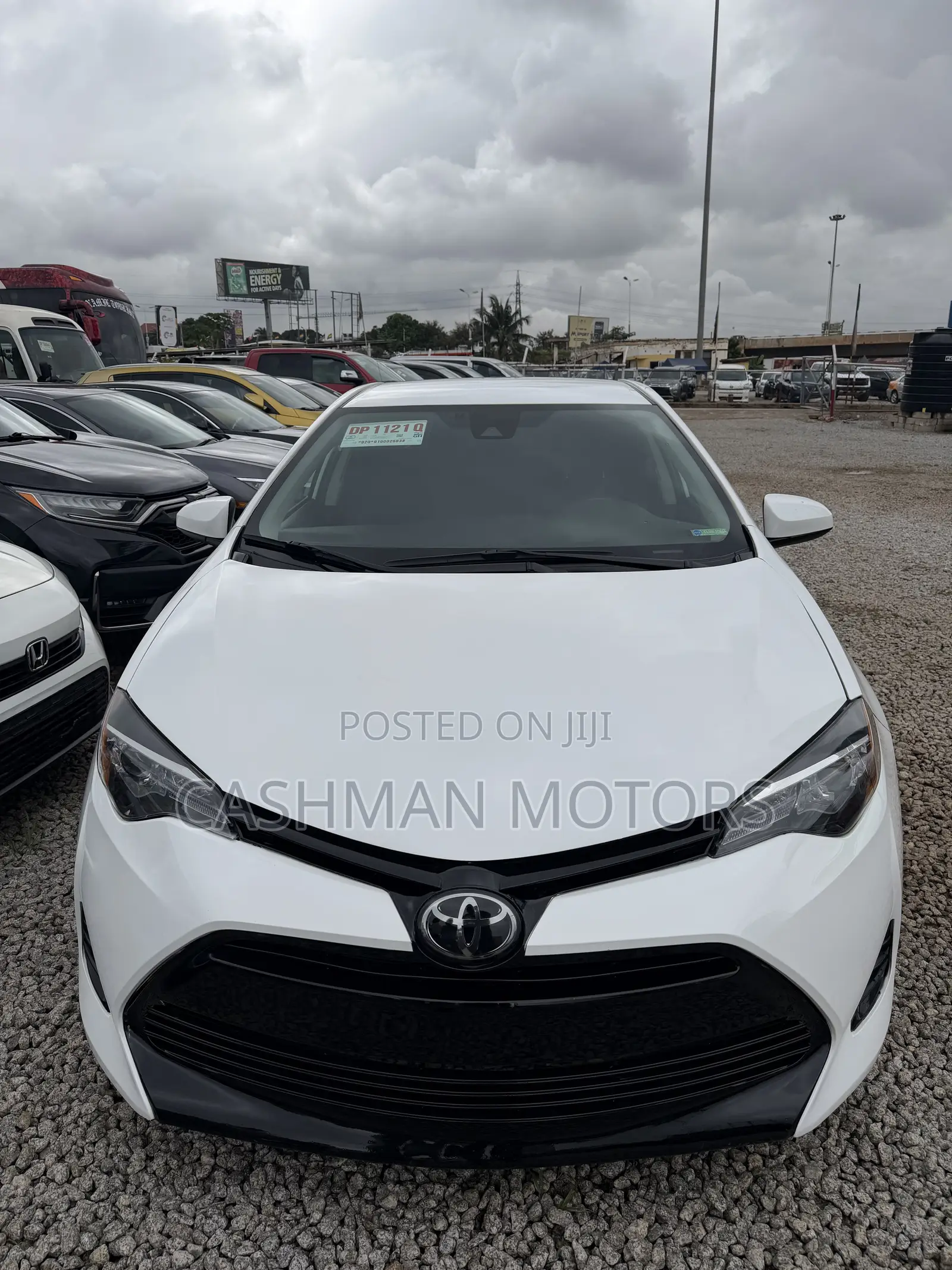 Toyota Corolla LE (1.8L 4cyl 2A) 2018 White