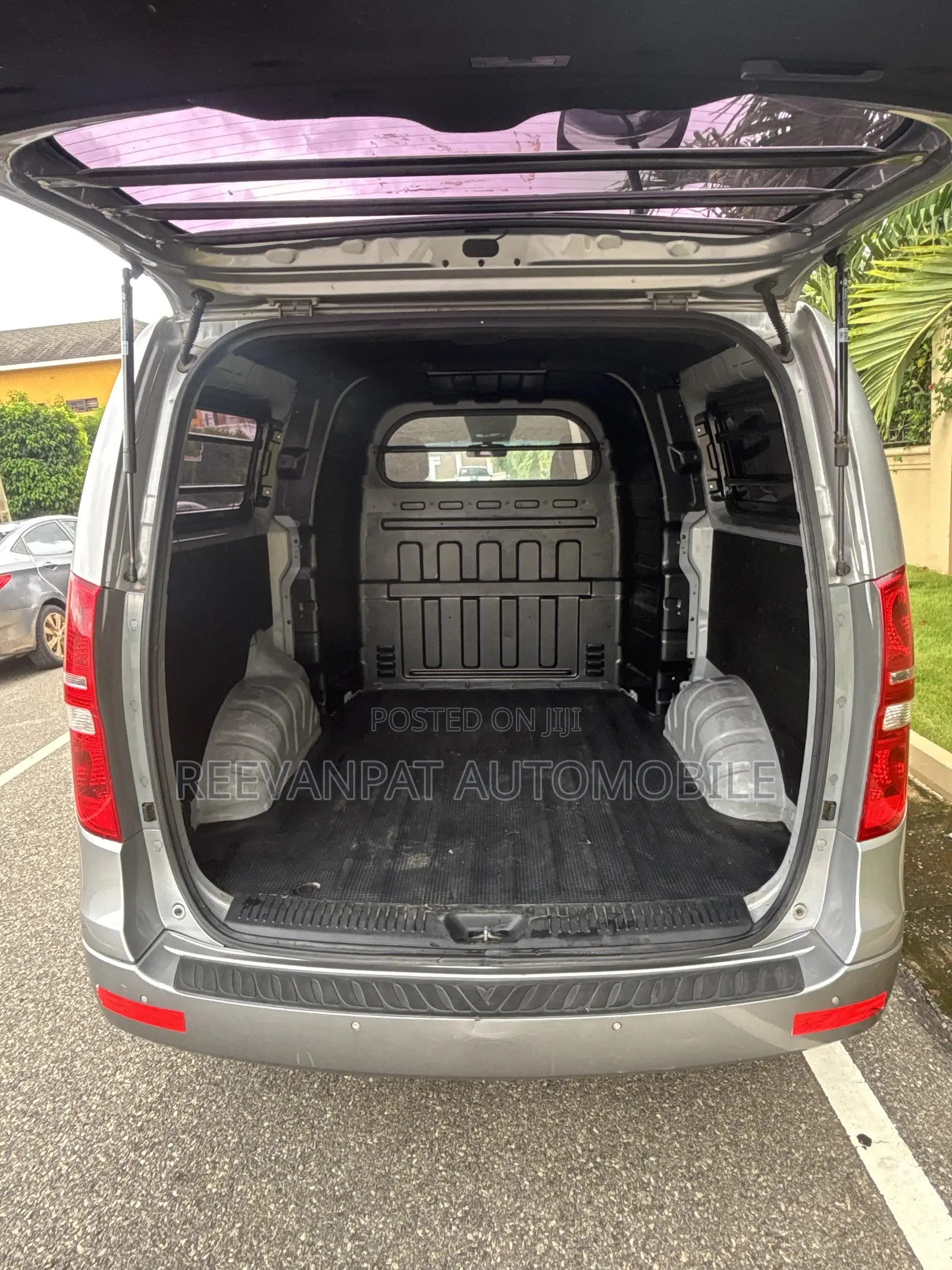 Hyundai H200 2015 Silver